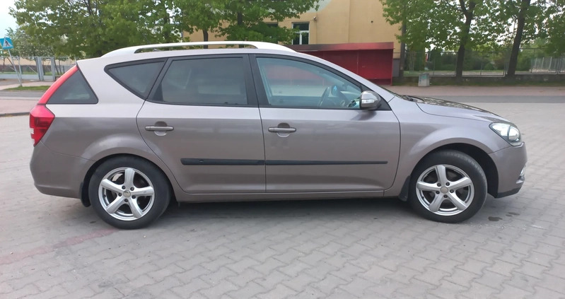 Kia Ceed cena 17500 przebieg: 262152, rok produkcji 2010 z Łódź małe 232